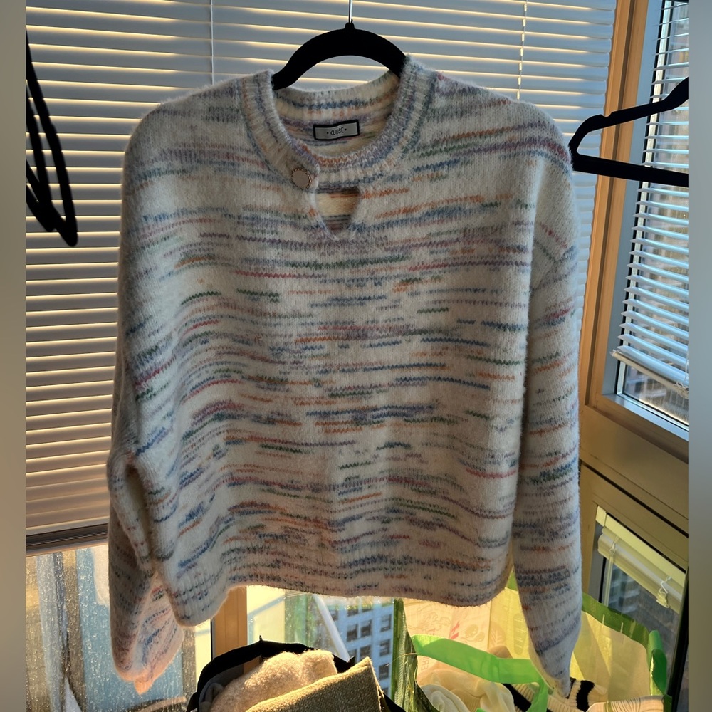 Commense white sweater